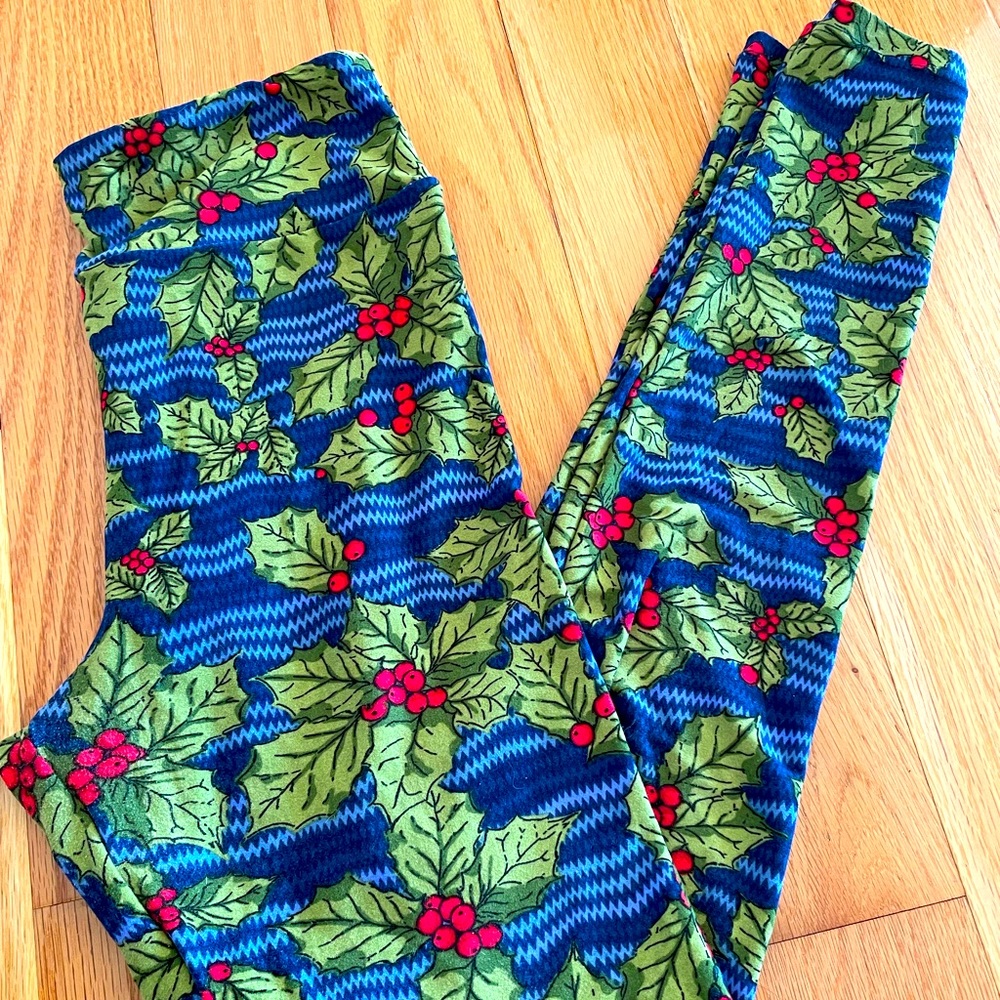 ✨$5 Bargain✨ LuLaRoe OS Christmas Leggings